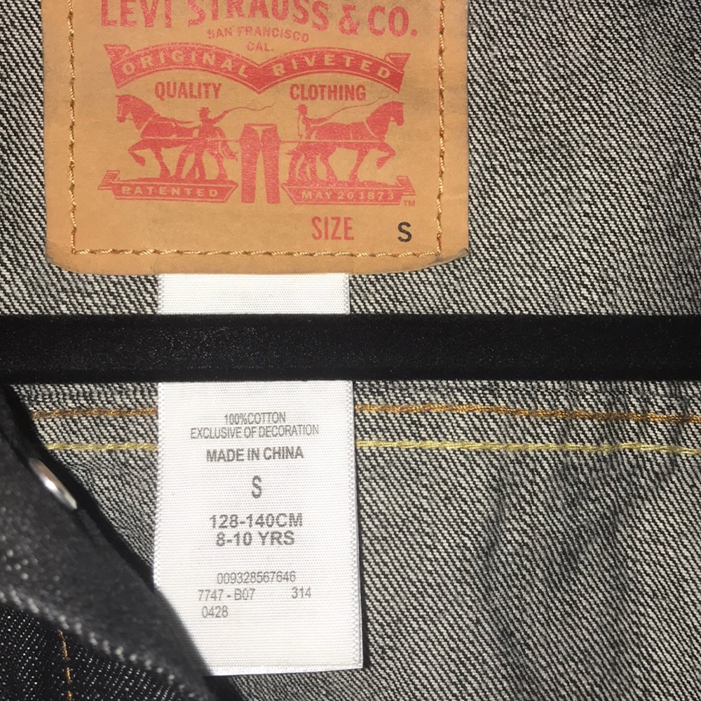 Levi’s Jean Jacket Size Small - Picture 2 of 3